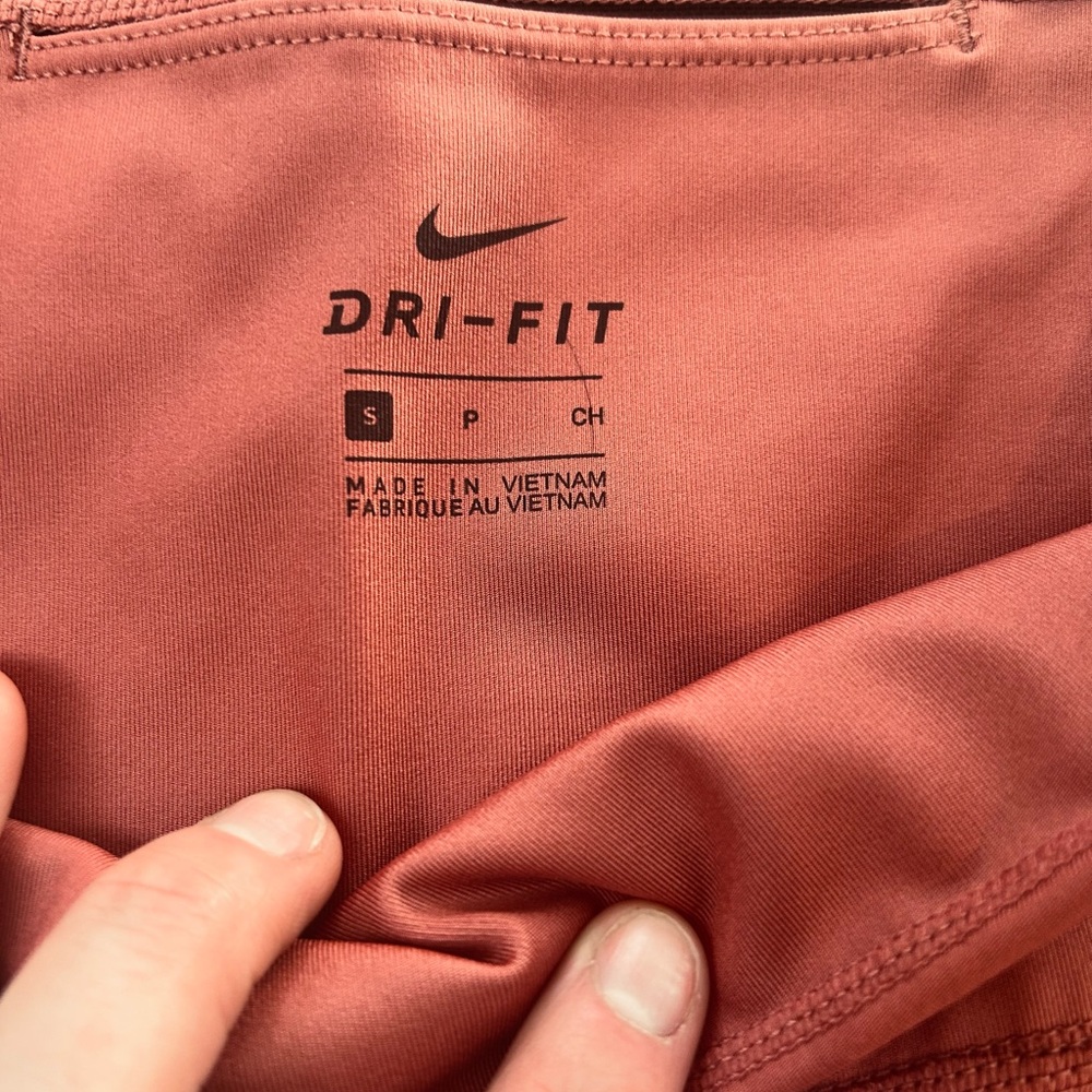 Women’s Nike Dri Fit Sheen 7/8 Leggings in Pink - Picture 5 of 5